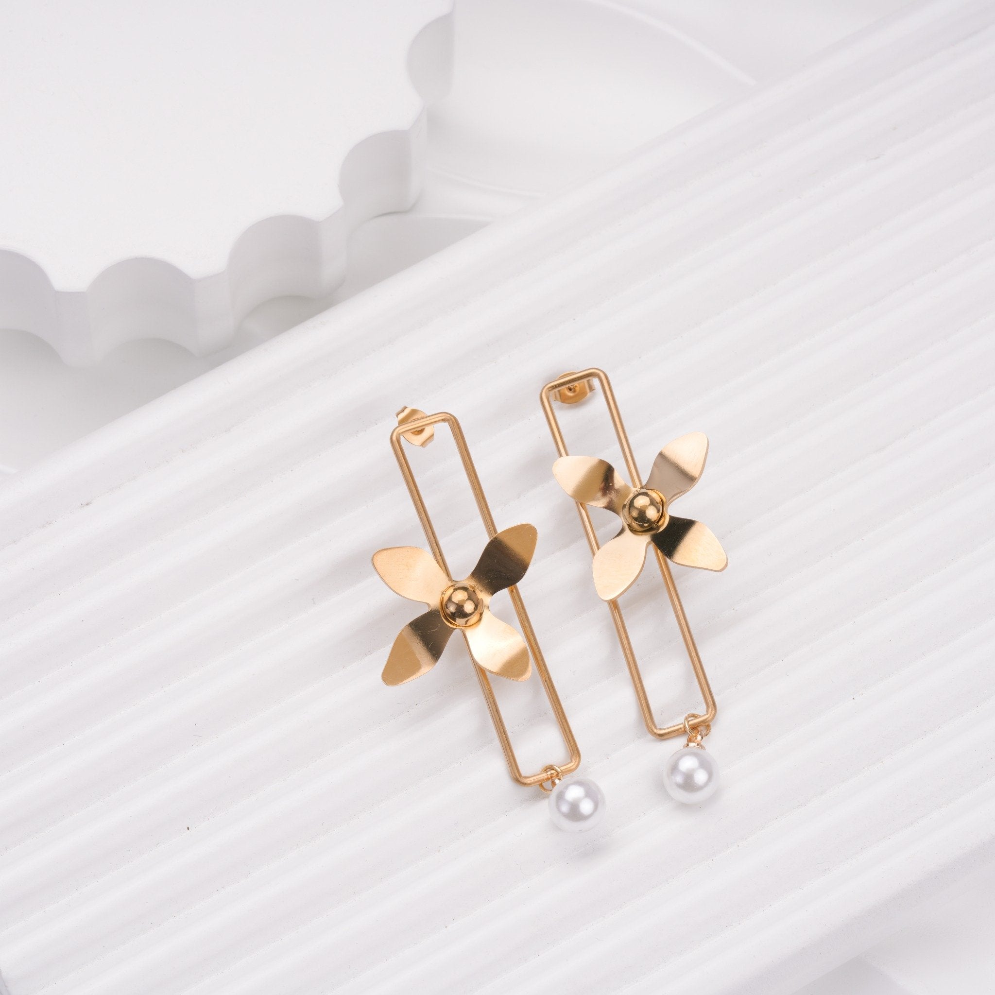 Linea Bloom Frame Earrings