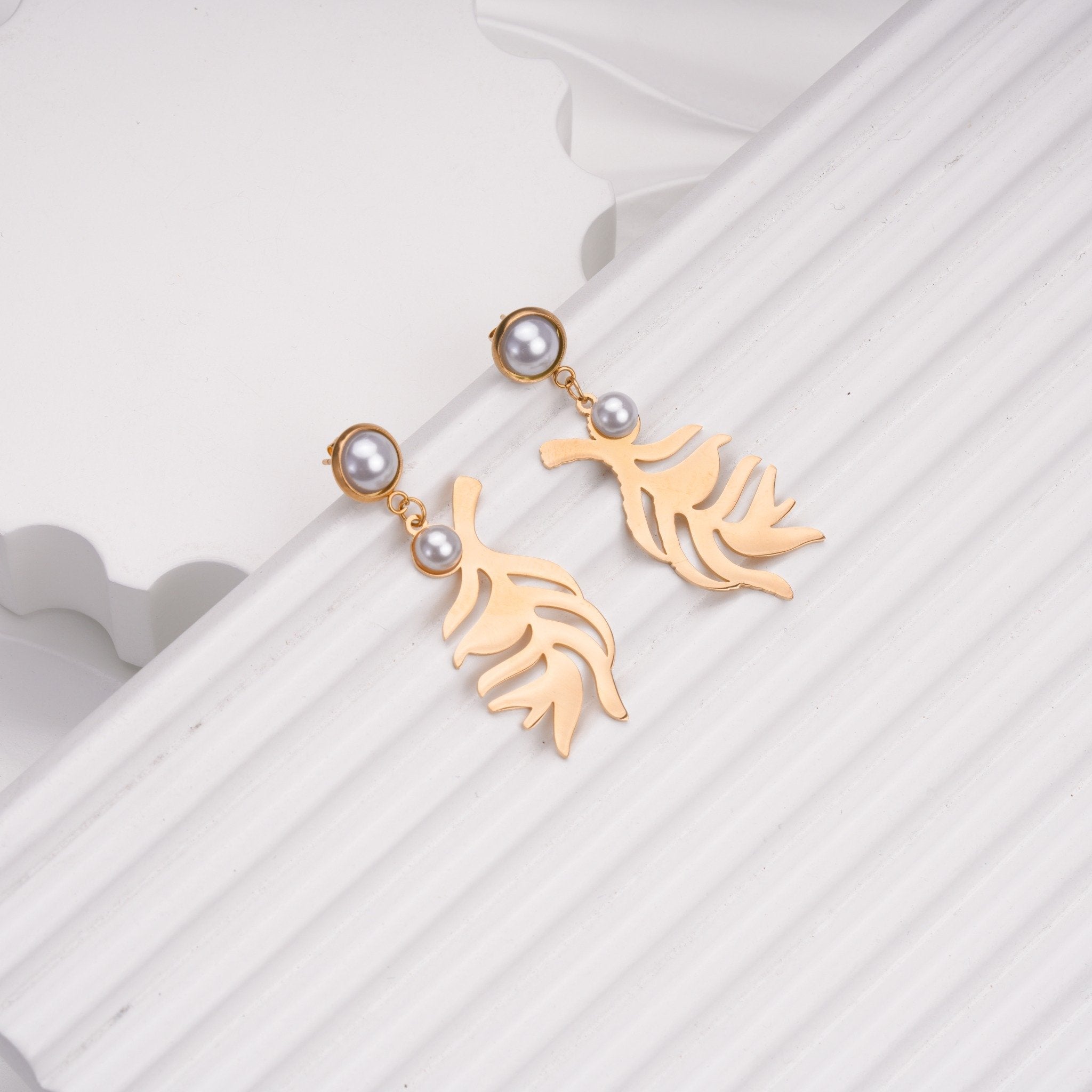 Lumière Leaf Pearl Earrings
