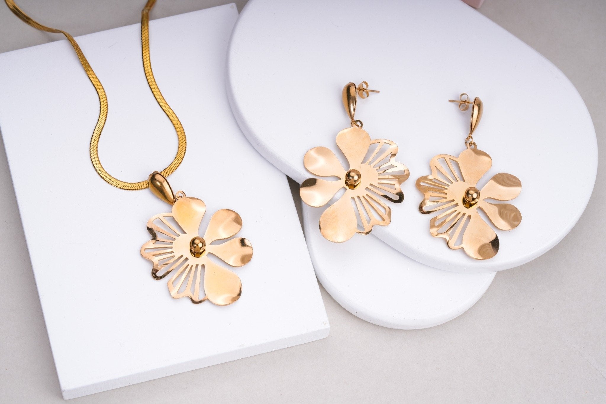 Golden Petal Grace Set
