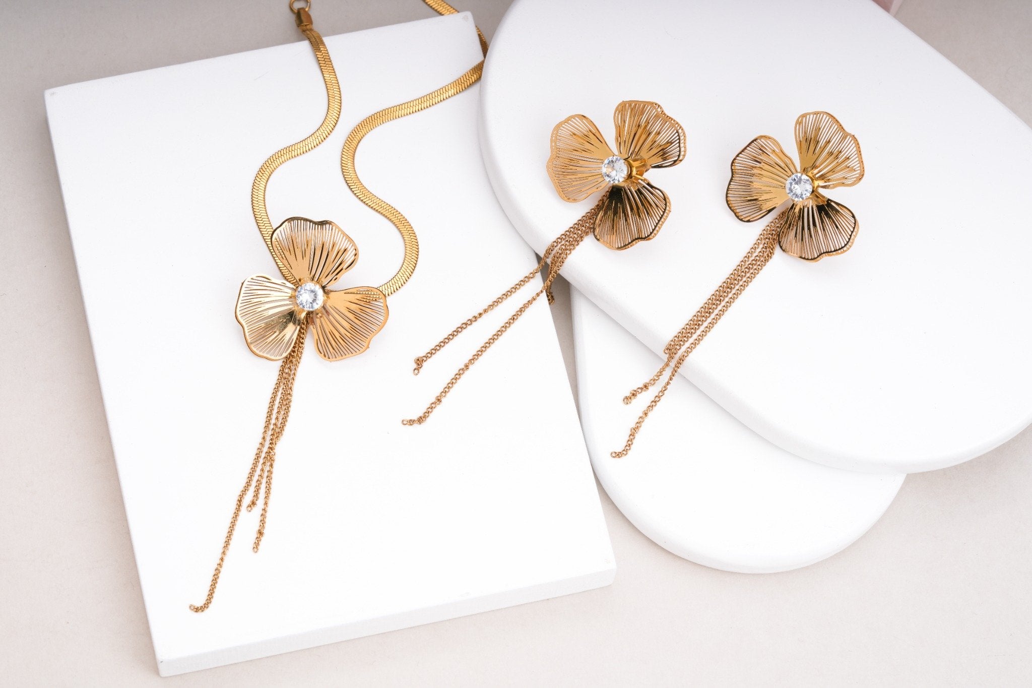 Floral Lumière Tassel Set