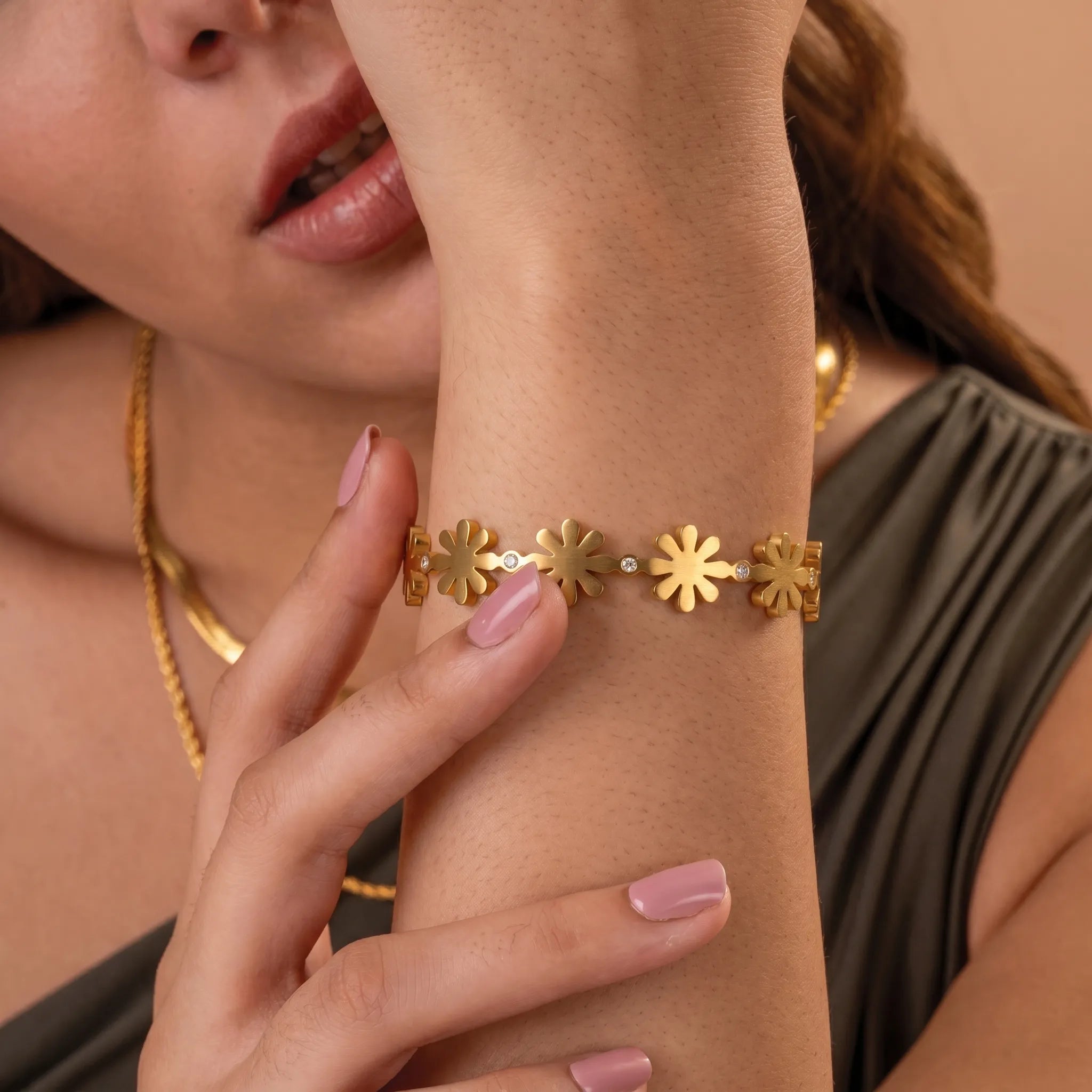 Golden Daisy Bloom Bracelet