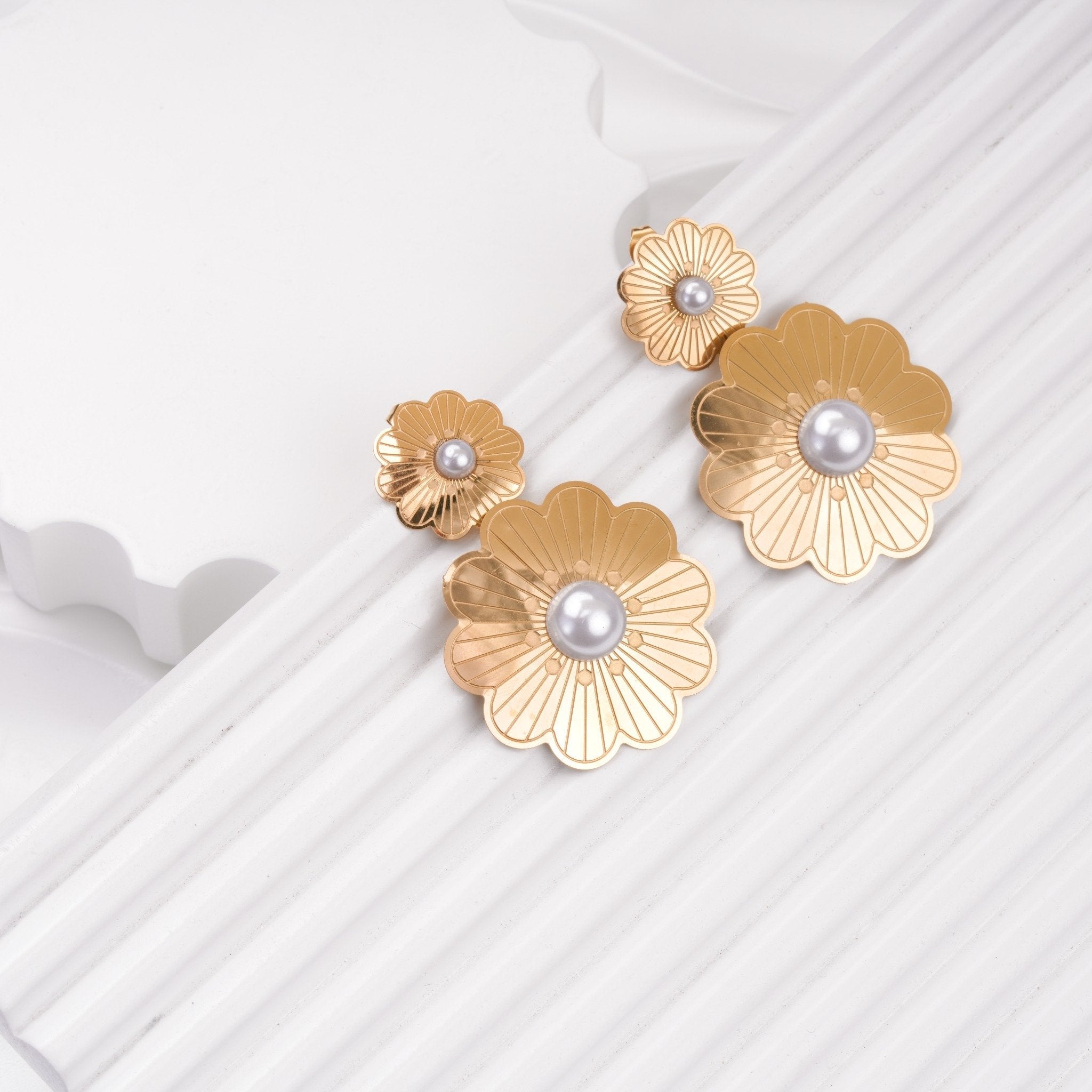 Éclat Blossom Pearl Earrings