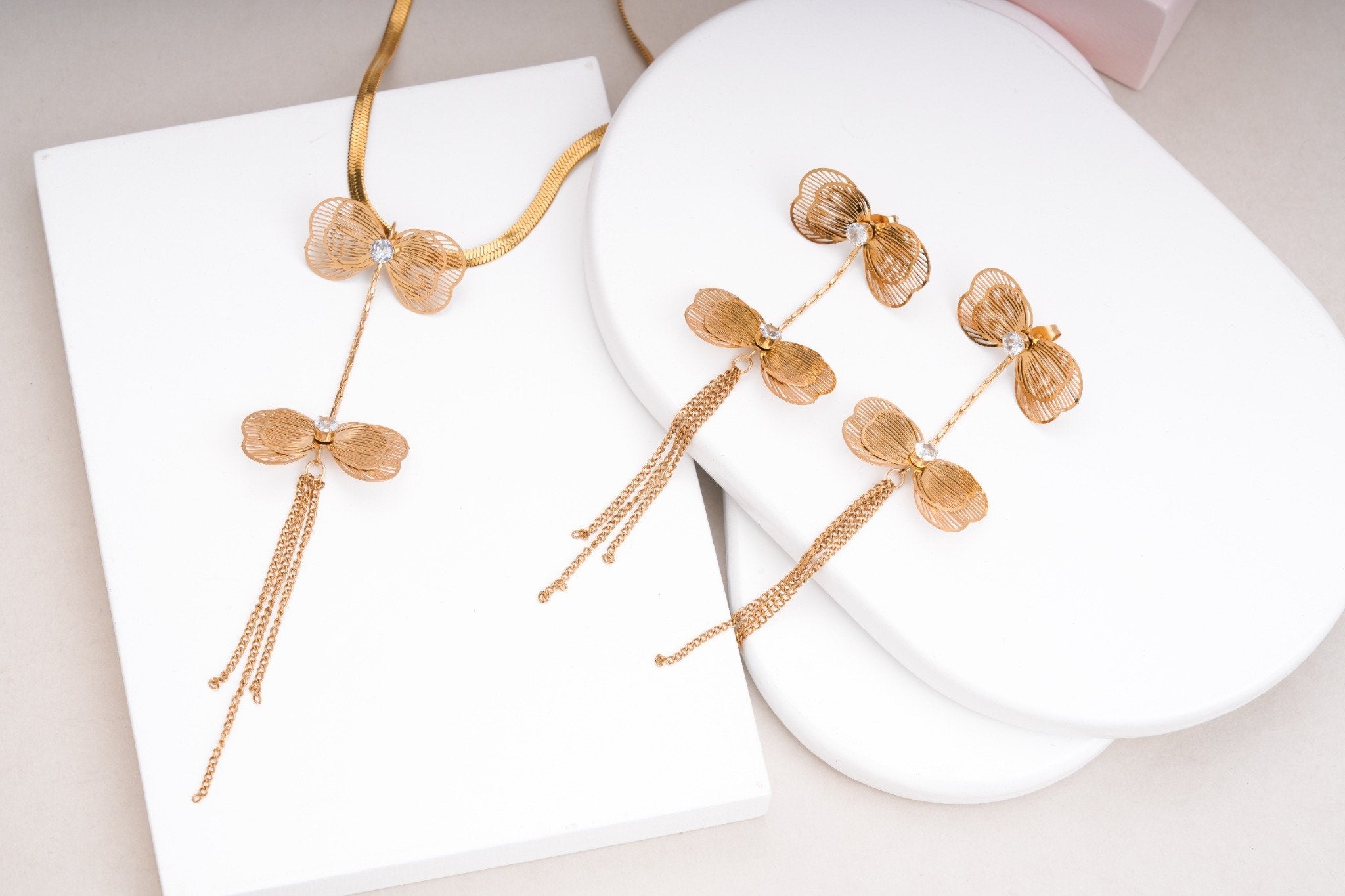Golden Bow Cascade Set