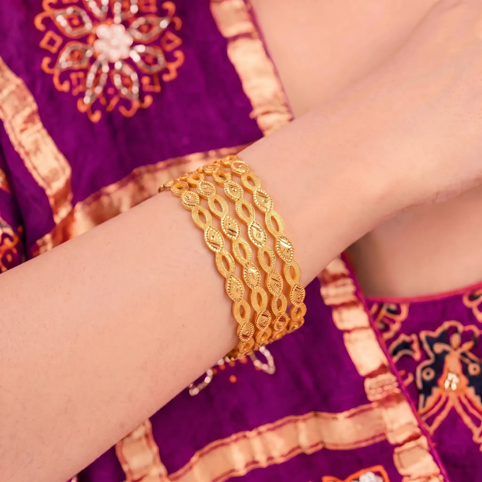 Eloria Loop Bangle